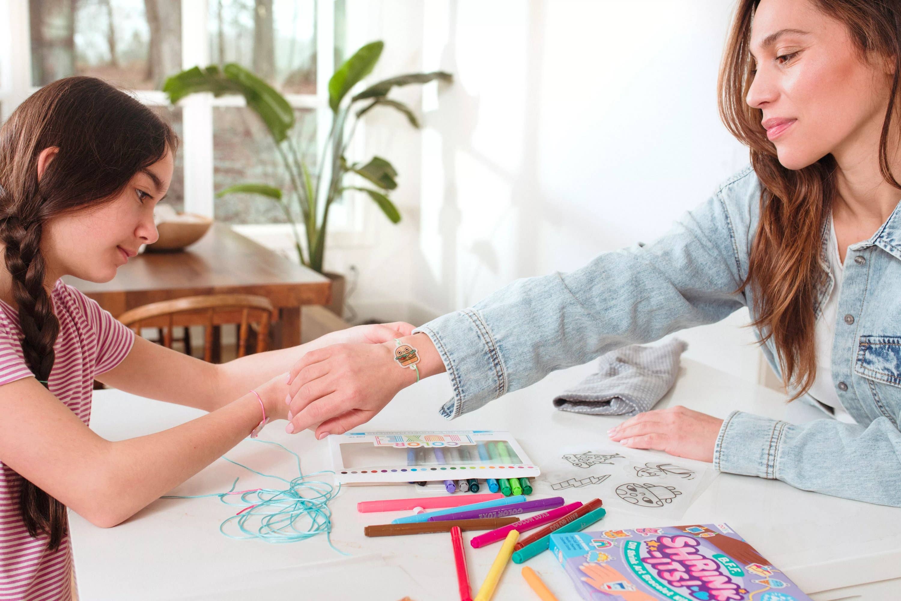 Shrink-Its!: D.I.Y. Shrink Art Bracelet Kit - B.F.F. (24 PC